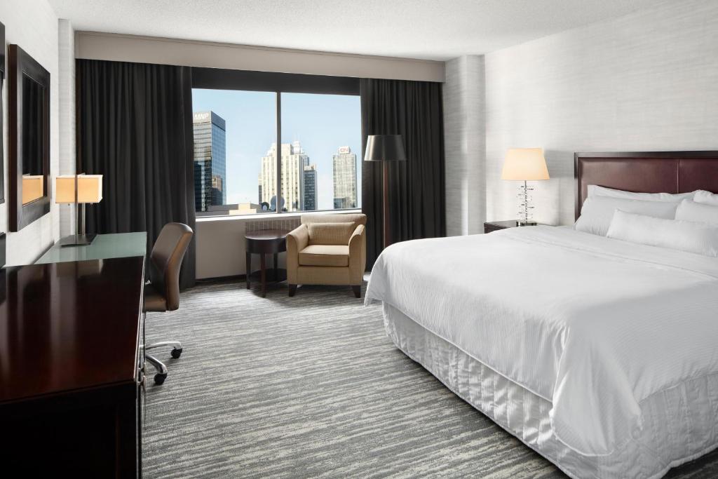 Cama ou camas em um quarto em The Westin Edmonton