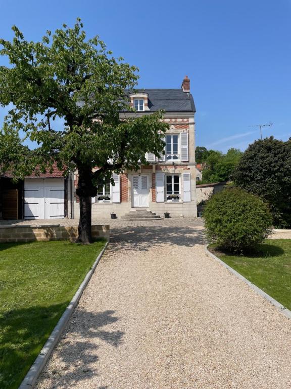 Jardí fora de La Maison du Pere Pilon avec petit dejeuner