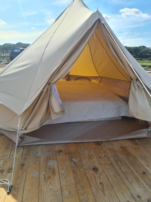 Säng eller sängar i ett rum på COMPORTA SIDE - Tents