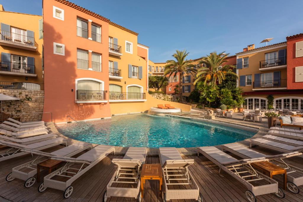 Majoituspaikassa Hotel Byblos Saint-Tropez tai sen lähellä sijaitseva uima-allas