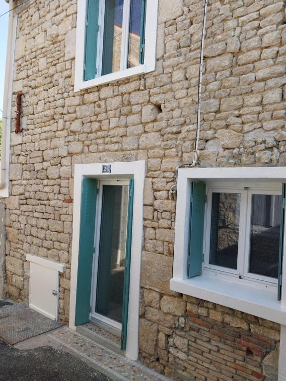 Photo de la galerie de l'établissement Maison meublée, 2 chambres, cour, à Fontenay-le-Comte