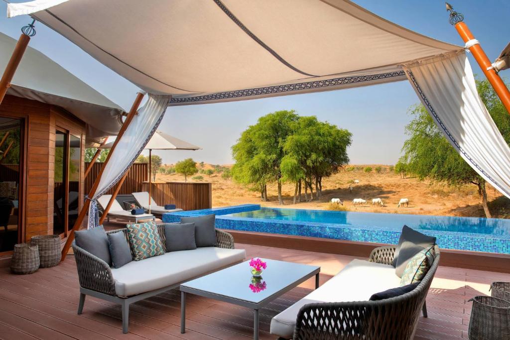 A piscina localizada em The Ritz-Carlton Ras Al Khaimah, Al Wadi Desert ou nos arredores