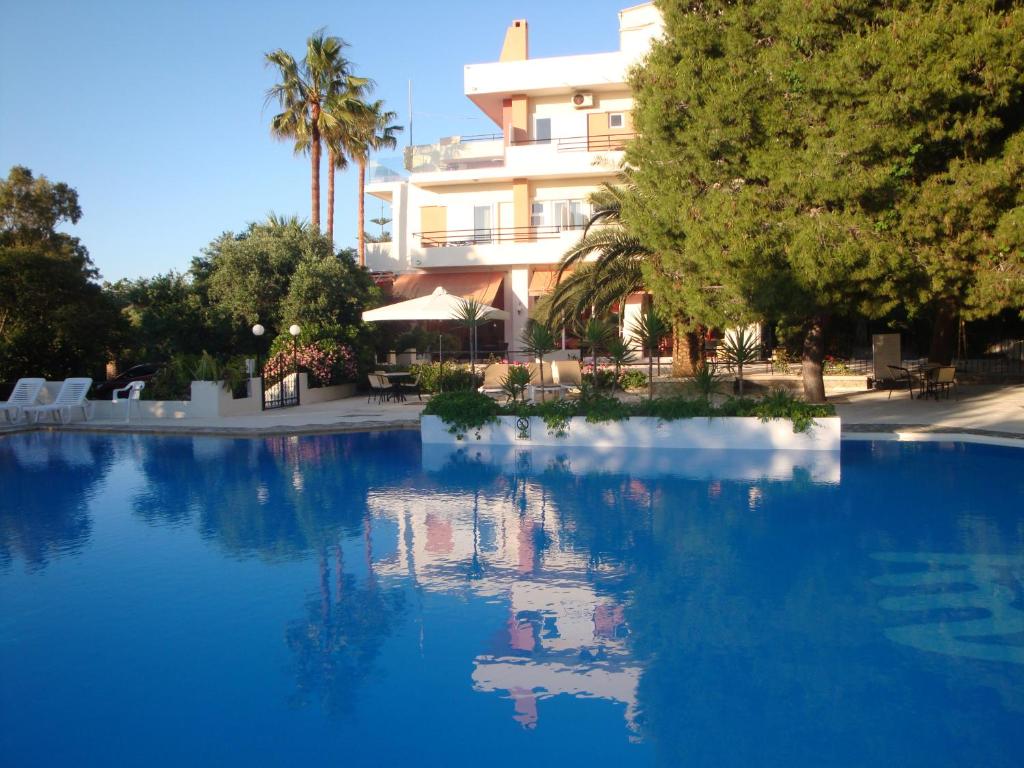 The swimming pool at or close to Monte Vardia