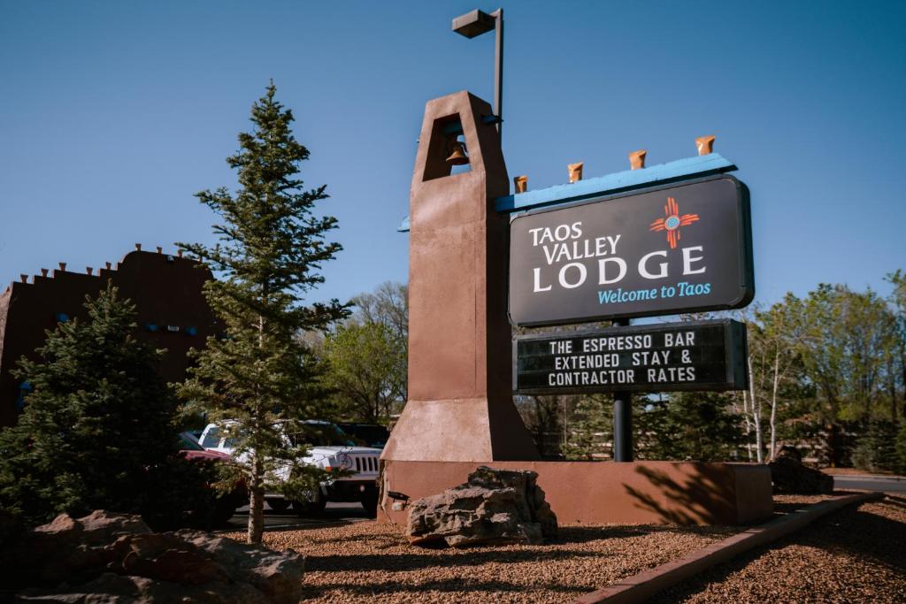 Taos Valley Lodge tesisinde sergilenen bir sertifika, ödül, işaret veya başka bir belge