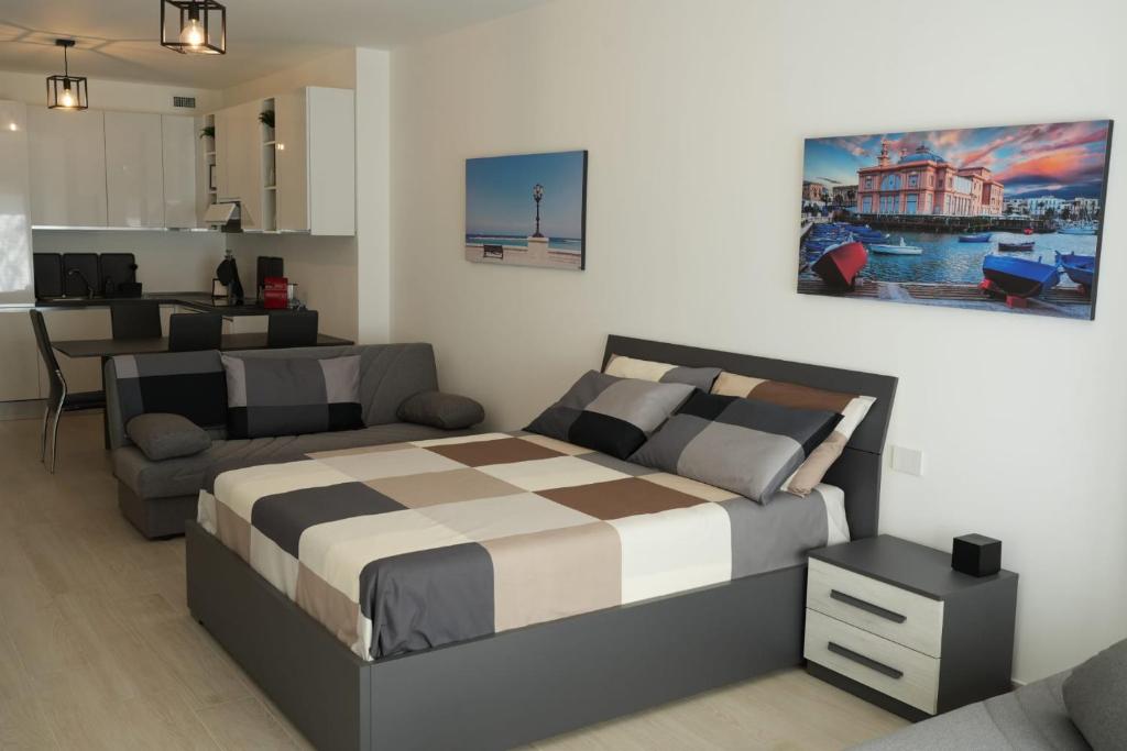 Posteľ alebo postele v izbe v ubytovaní HomeGA - City Center New Apartment with Self Check-in