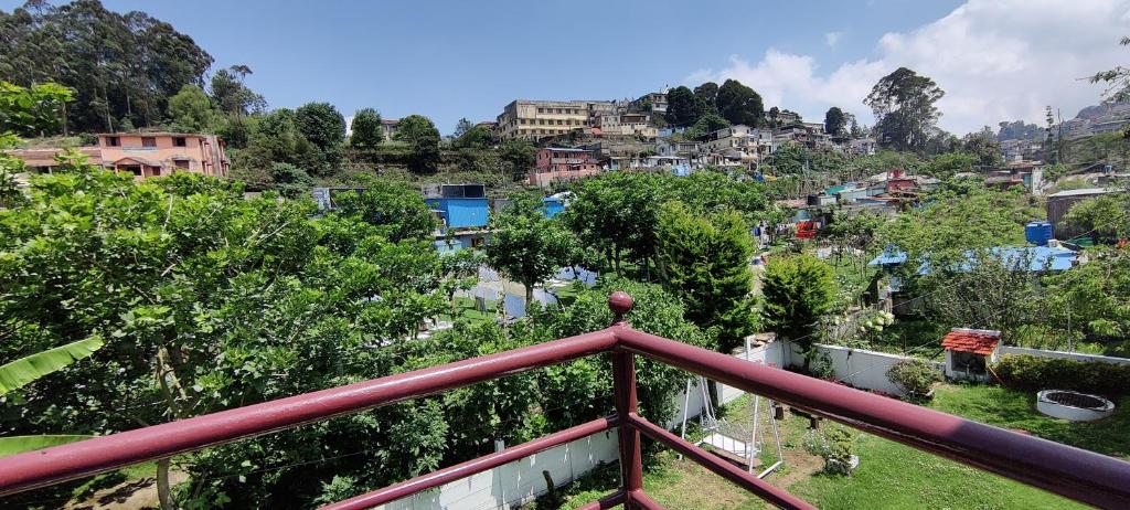 Jardí fora de Ganapathy Garden Homestay