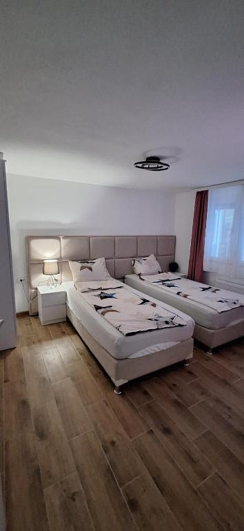 Tempat tidur dalam kamar di Apartman Živković