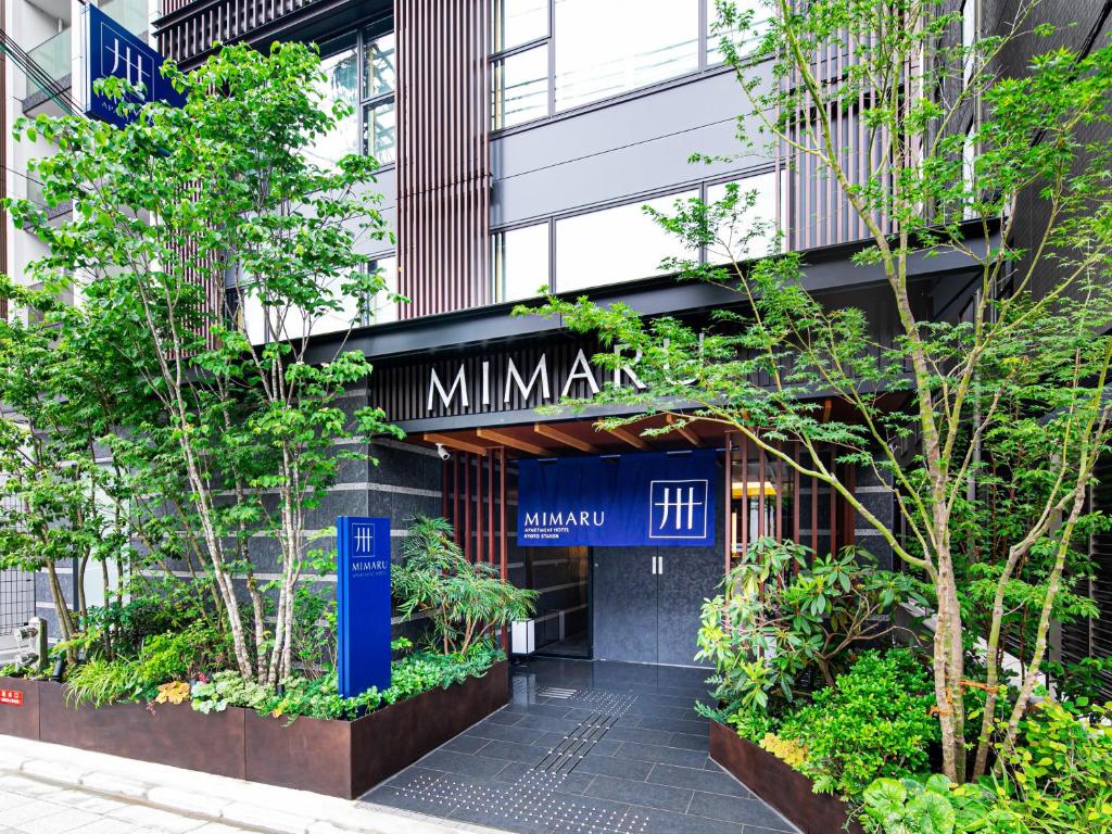 budynek z napisem "minatomirai" w obiekcie MIMARU Kyoto Station w mieście Kioto