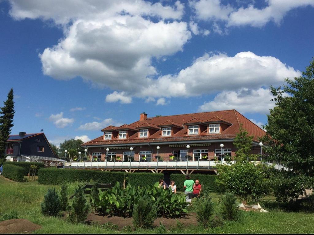 Hotel und Restaurant zum bunten Hirsch室外花園