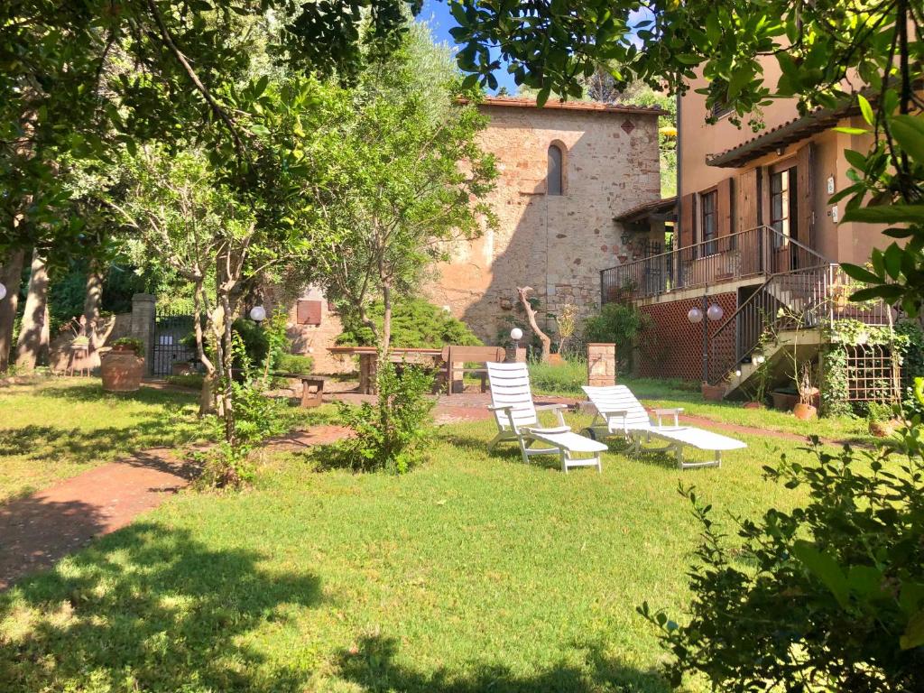 Um jardim em La Villa del Borgo