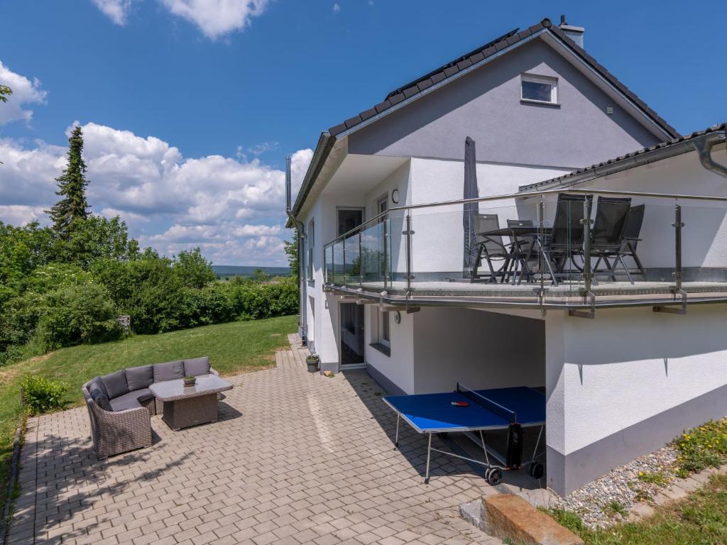 En balkon eller terrasse på Holiday Home Schwarzwald by Interhome