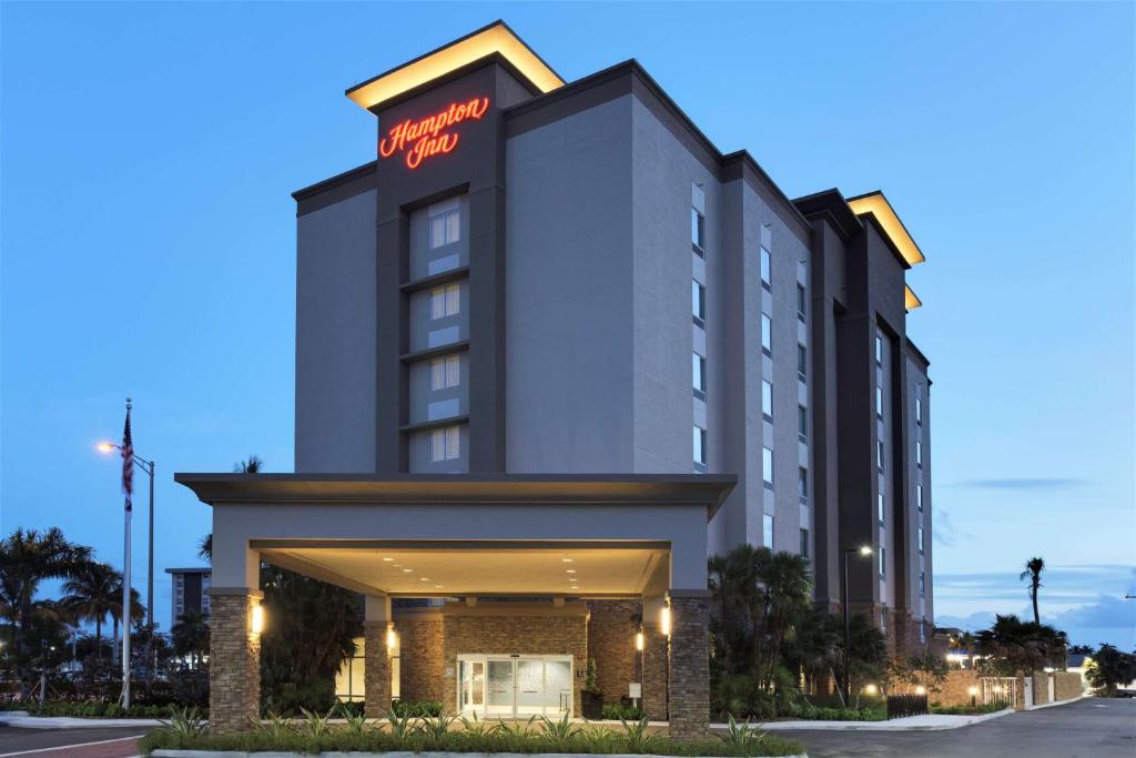 een weergave van de Hampton Inn Suites Anaheim bij Hampton Inn Fort Lauderdale Pompano Beach in Pompano Beach