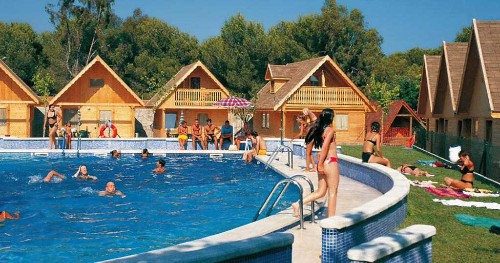 Bazen v nastanitvi oz. blizu nastanitve Arc de Bará Camping & Bungalows