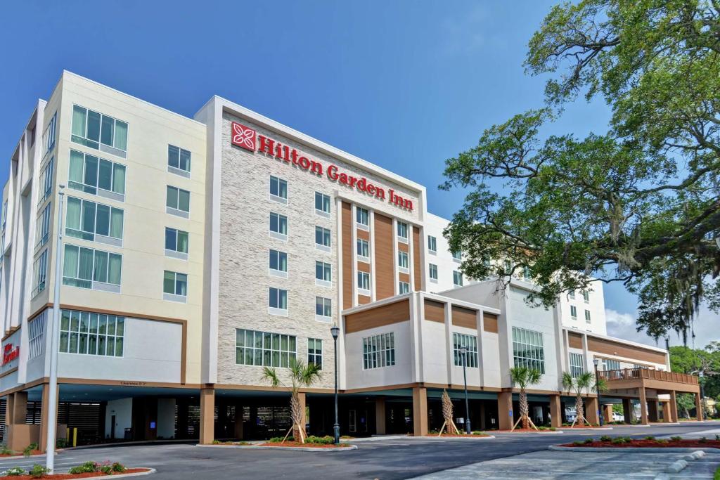 ビロクシにあるHilton Garden Inn Biloxiのホテル棟