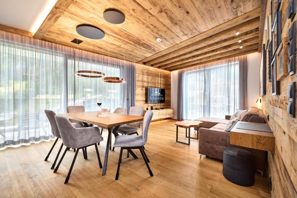 Das luxuriöse Chalet-Apartment in der Residenz Silvretta tesisinde bir televizyon ve/veya eğlence merkezi