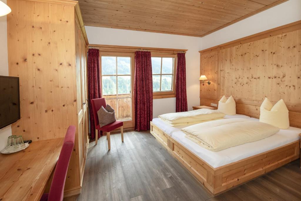 Tempat tidur dalam kamar di Gästehaus Larch