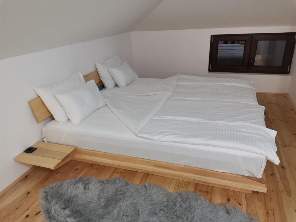 Posteľ alebo postele v izbe v ubytovaní KATUN Apartmani & SPA