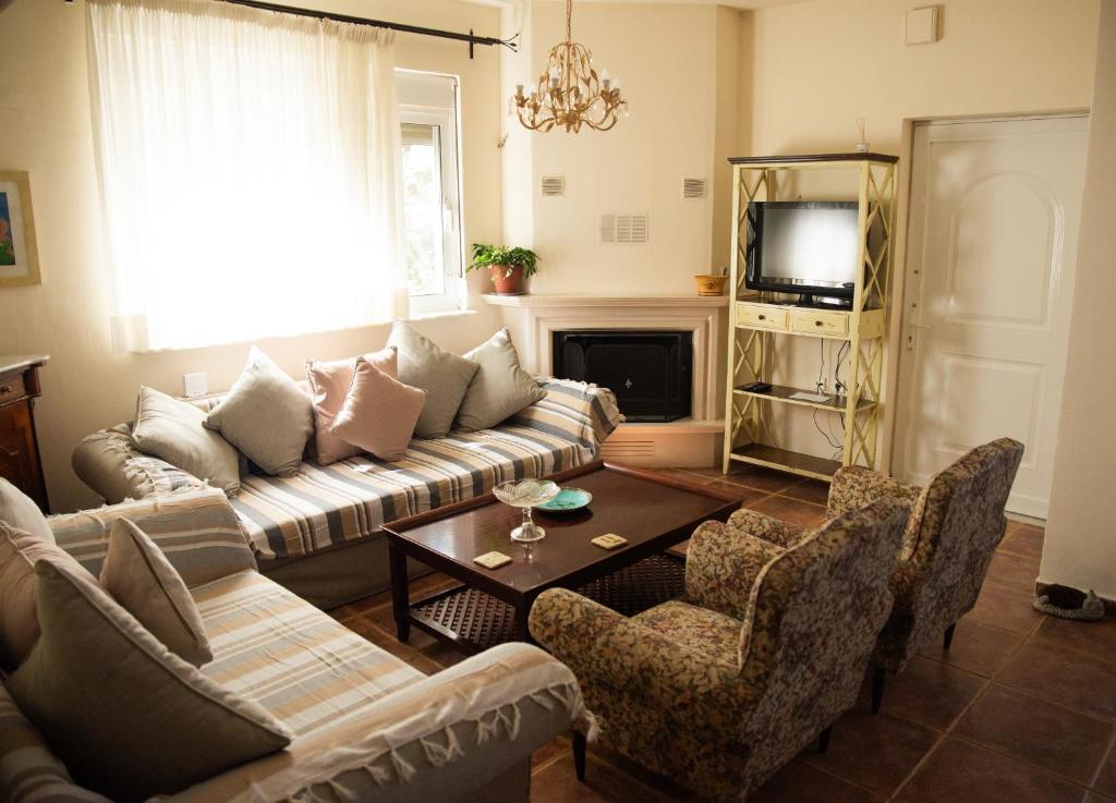 TV i/ili multimedijalni sistem u objektu The Early Bird - Cosy 2-Floor House with Garden