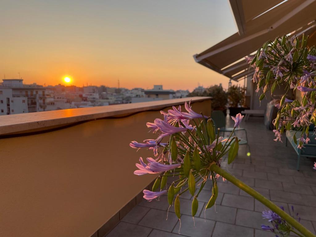 En balkon eller terrasse på Monopoli Roof