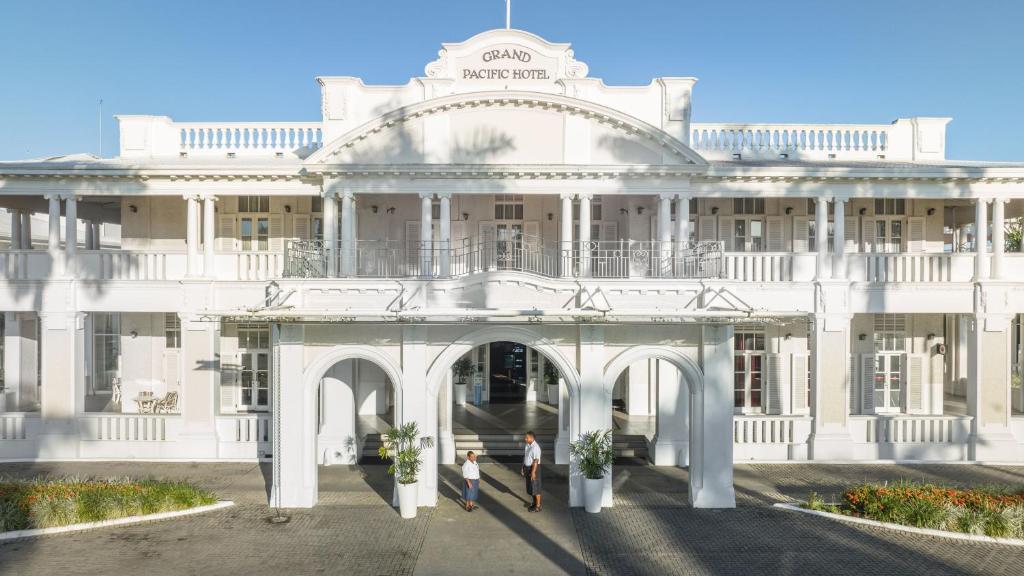 Grand Pacific Hotel tesisinin ön cephesi veya girişi