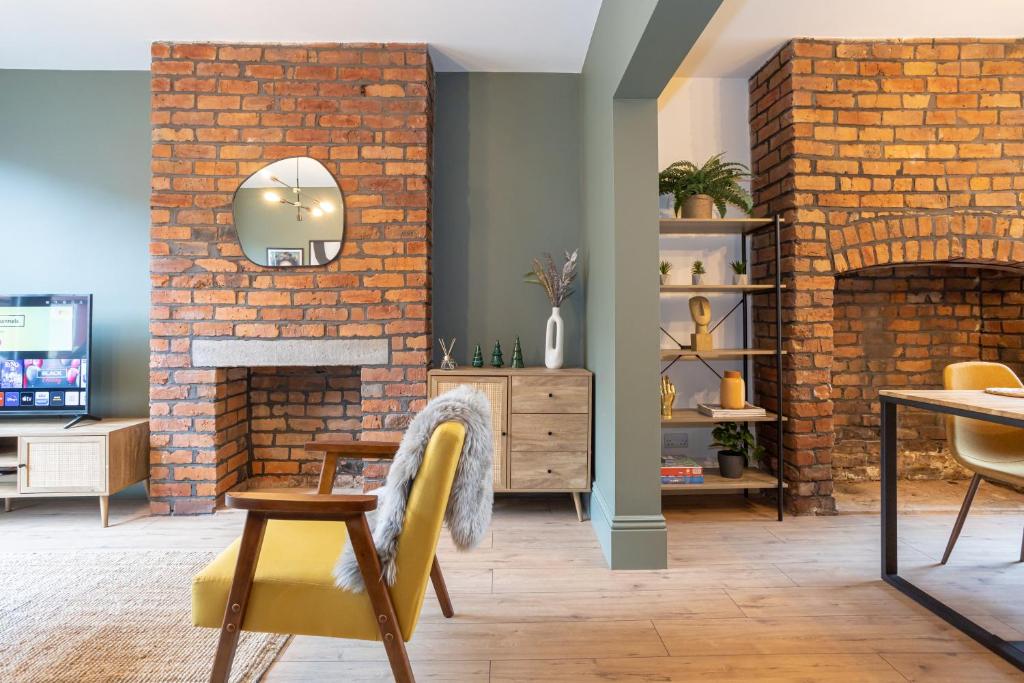 Televiisor ja/või meelelahutuskeskus majutusasutuses Stunning Scandi Abode in Manchester Parking