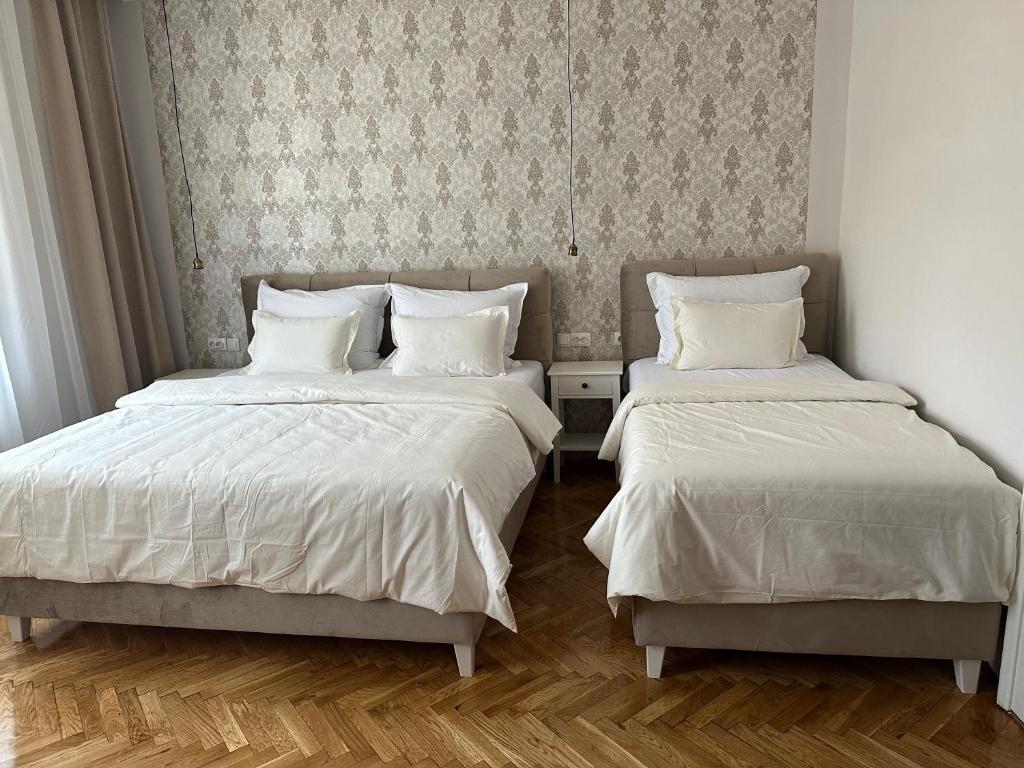 Кровать или кровати в номере Apartments & Room - Korzo