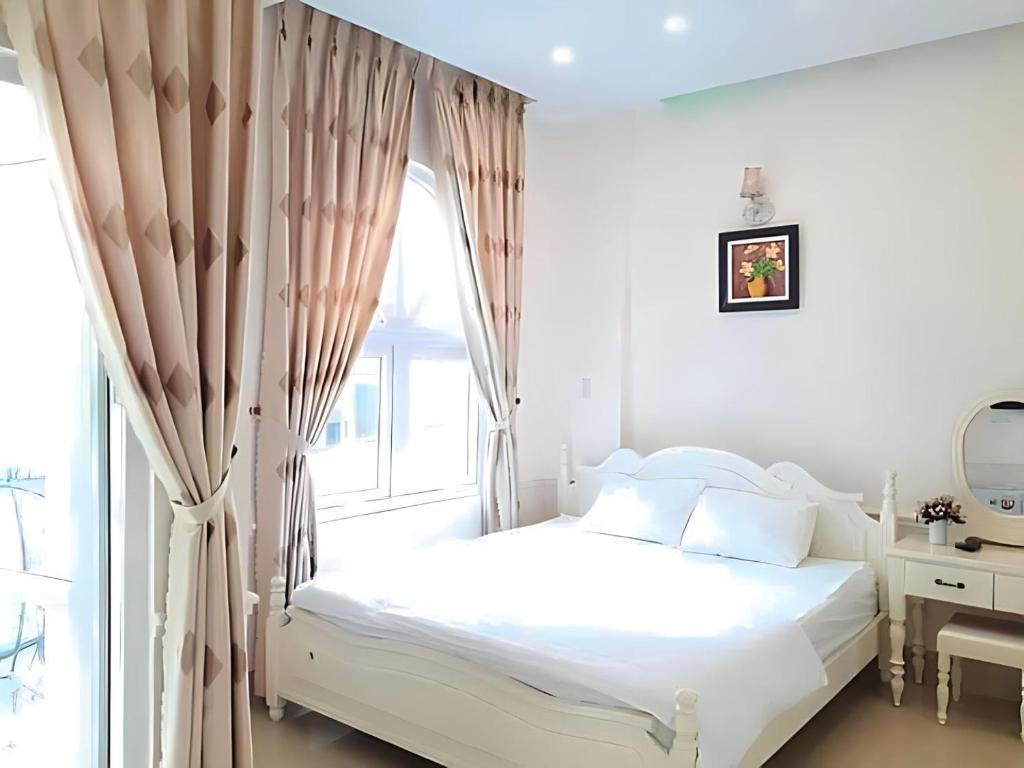 Tempat tidur dalam kamar di THIÊN ANH HOTEL