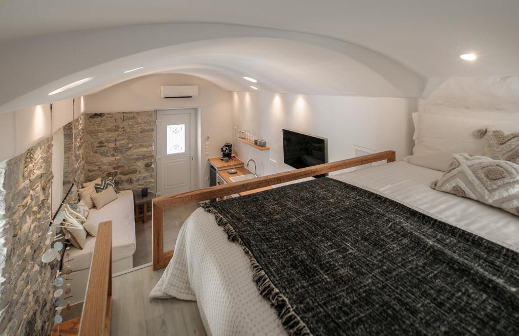 Легло или легла в стая в "Voras Luxury Cave Loft"