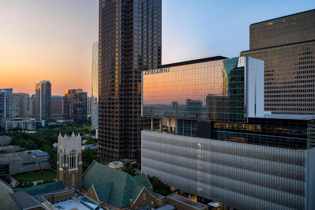 vistas al perfil urbano y edificios altos en JW Marriott Dallas Arts District, en Dallas