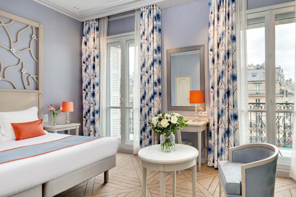 A bed or beds in a room at Splendid Etoile