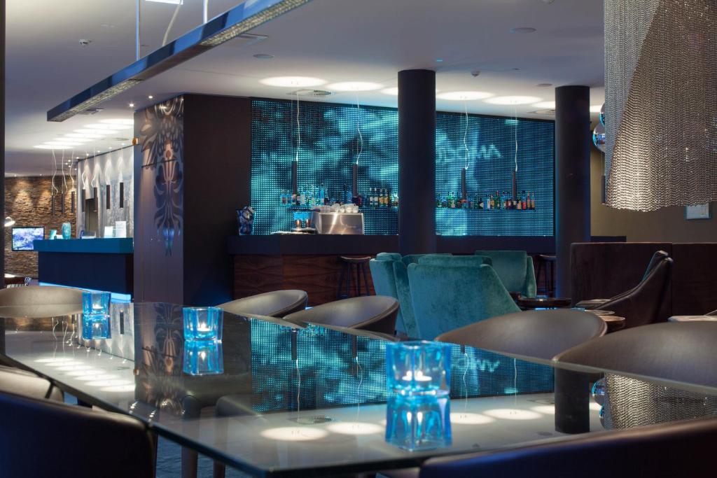 Un lugar para sentarse en Motel One Frankfurt Messe