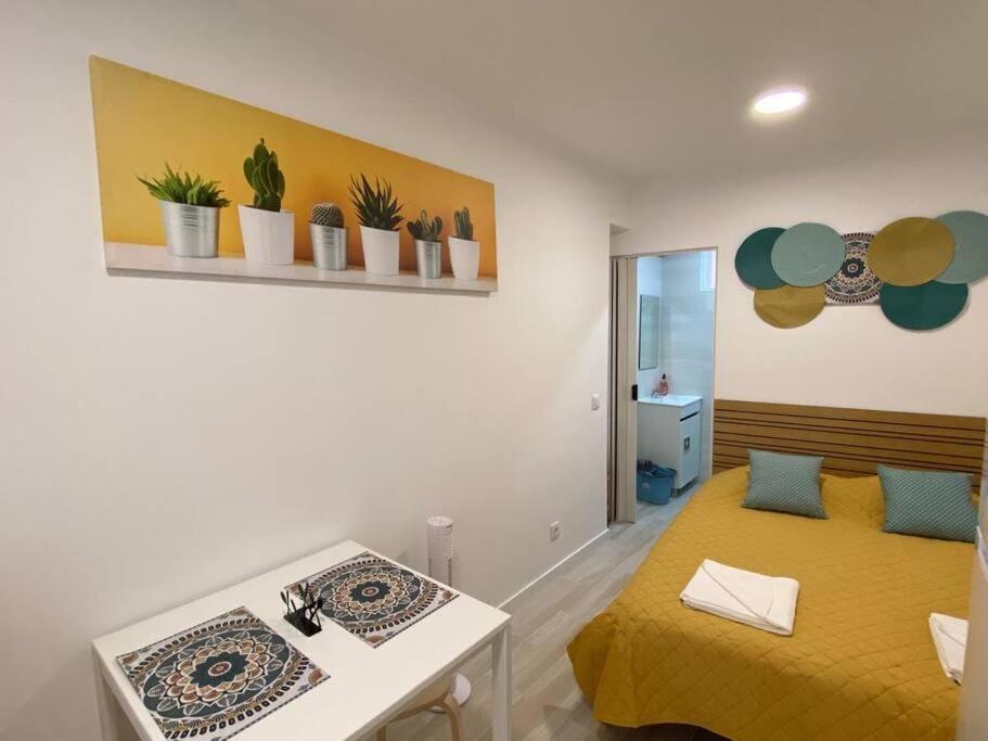 Кровать или кровати в номере Holiday Setúbal Loft