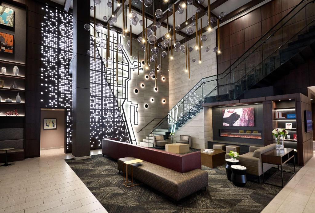 Area tempat duduk di Hampton Inn & Suites Chicago-Downtown