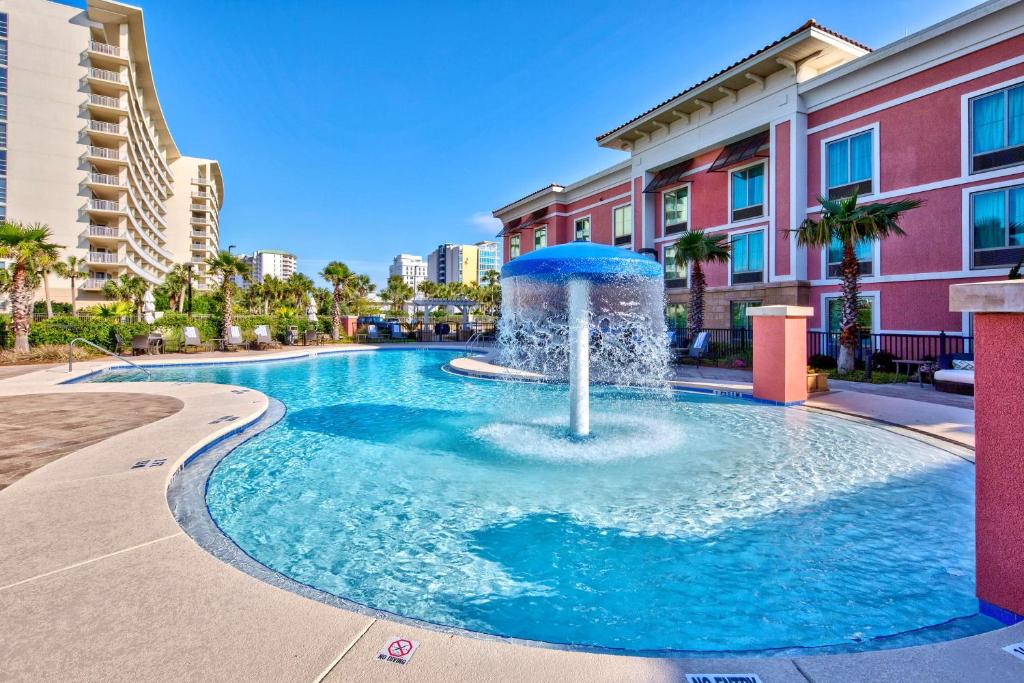 Swimming pool sa o malapit sa Hampton Inn & Suites Destin