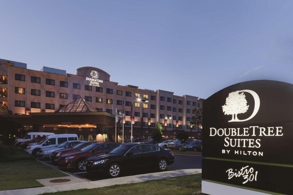 DoubleTree Suites by Hilton Bentonville में दिखाया गया कोई प्रमाणपत्र, अवॉर्ड, हस्ताक्षर या कोई दूसरा दस्तावेज़