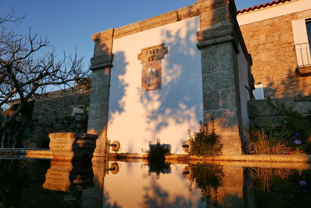 Galerija fotografija objekta Casa do Meio em Quinta de São Pedro de Vir-a-Corça u gradu 'Monsanto'