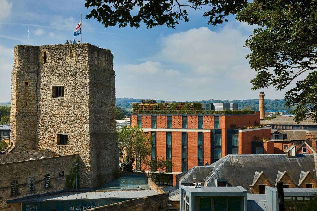 Foto da galeria de Courtyard by Marriott Oxford City Centre em Oxford