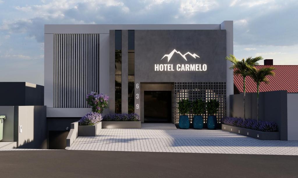 a hotel entrance with a sign that reads hotel camelidated at Hotel Carmelo in São José dos Pinhais