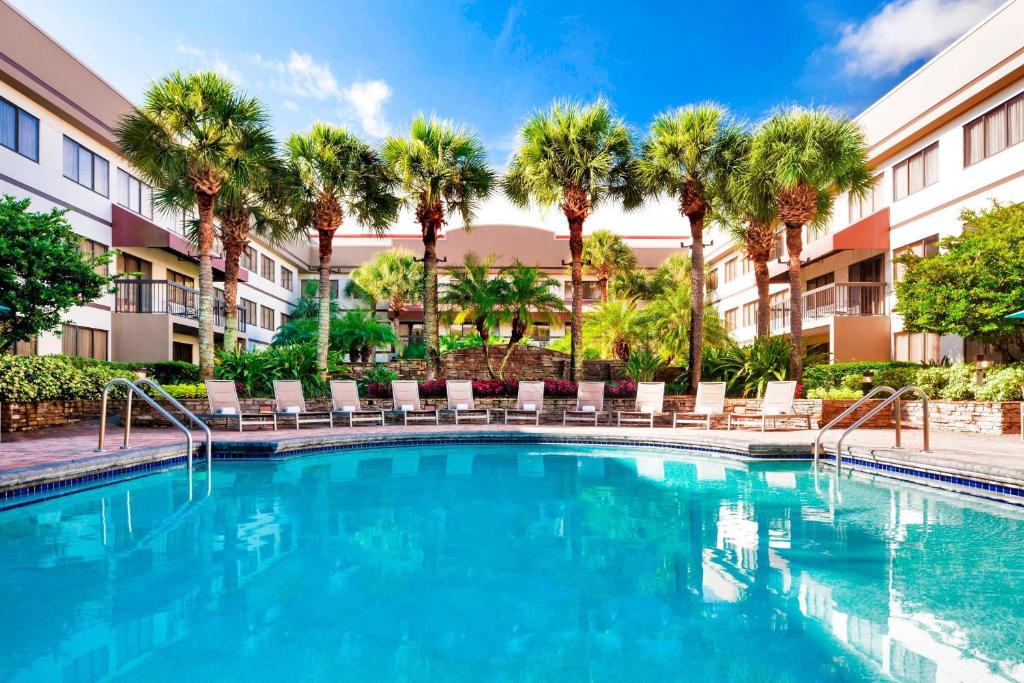 Piscina a Sheraton Suites Orlando Airport Hotel o a prop