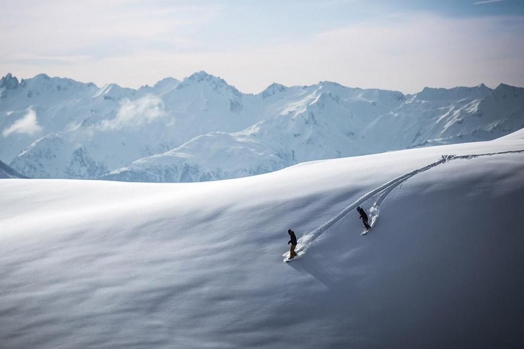 Kış mevsiminde Ski Arcs 1800 Ruitor