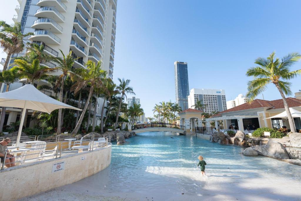 Piscina de la sau aproape de Chevron Renaissance - Resort Style Living by Gold Coast Premium