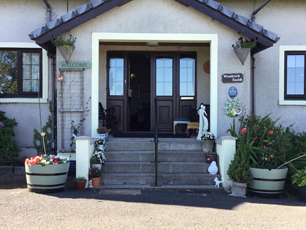 Facade o entrance ng Woodcockfaulds House