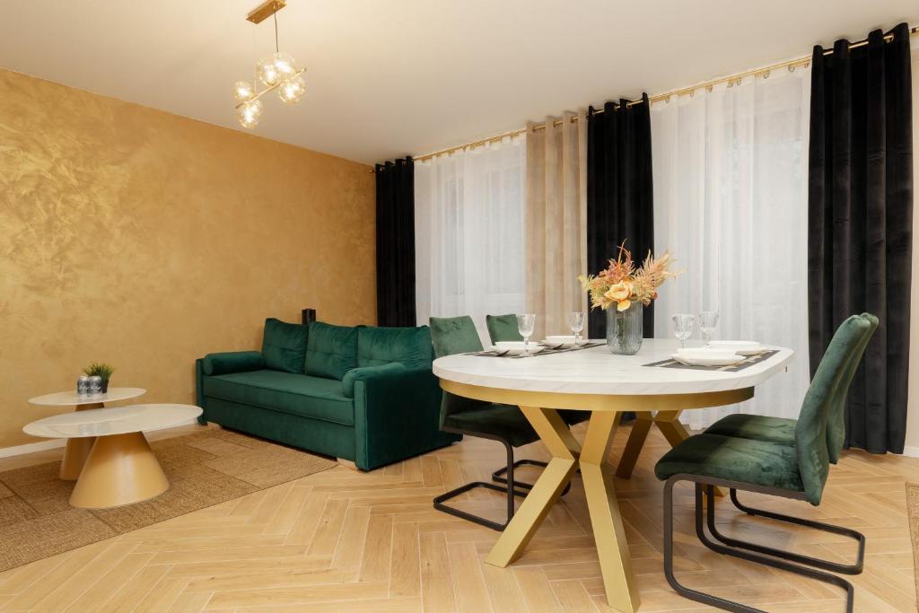 Posezení v ubytování Ursus Nova Apartment with Parking by Renters Prestige