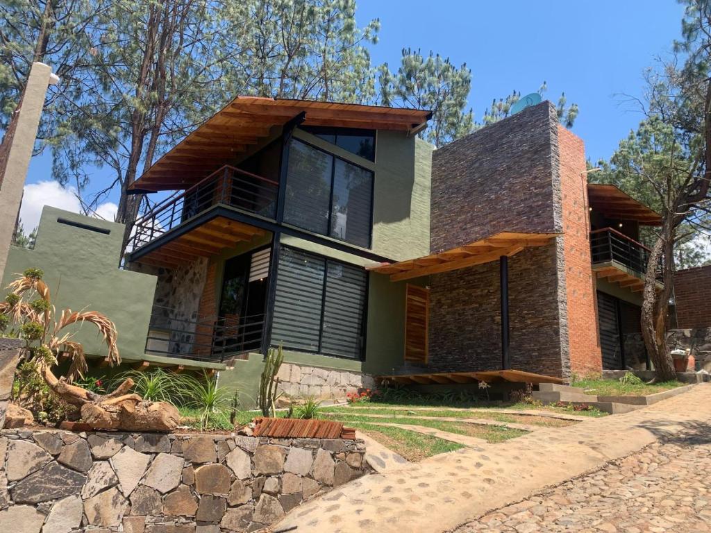 Casa con ladrillo y madera en Cabaña de Lujo LA HERRADURA, Mazamitla, en Mazamitla