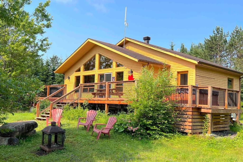 Градина пред Chalet L'Érable Mont-Tremblant/Lac Supérieur & SPA