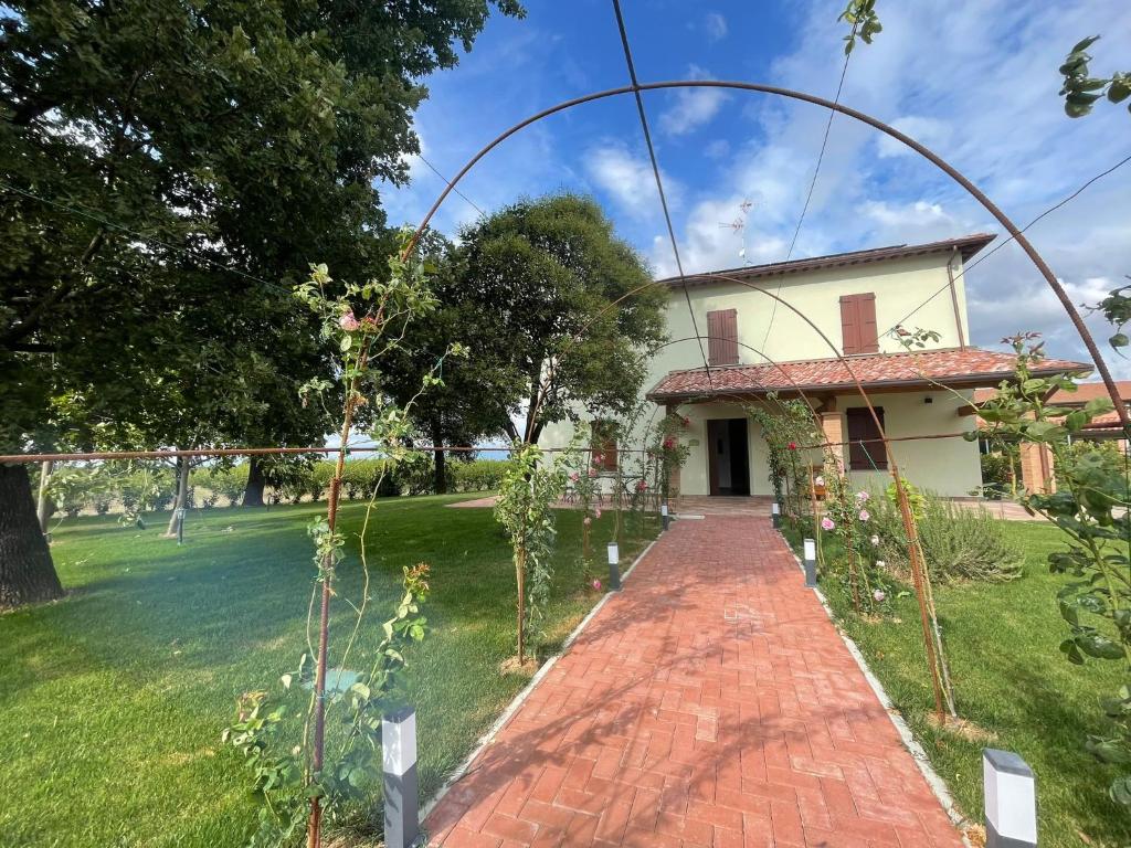 A garden outside AFFITTACAMERE SAN MAMANTE