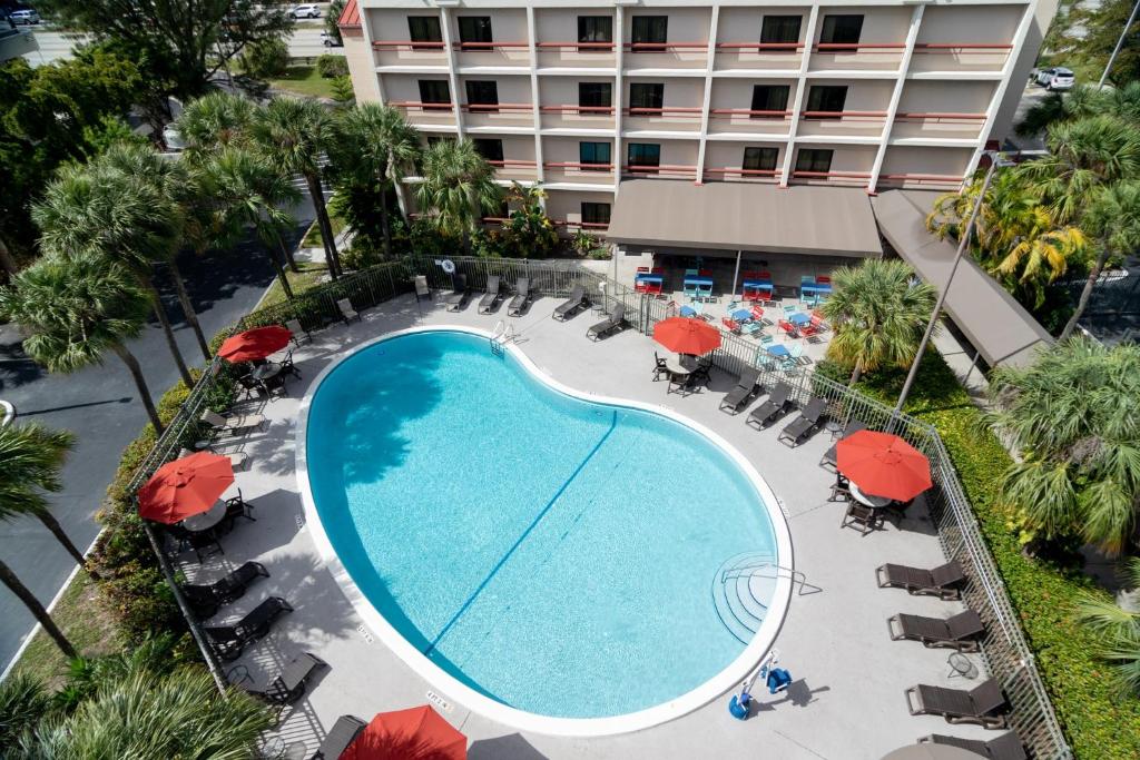 Kolam renang di atau di dekat Red Roof PLUS Miami Airport