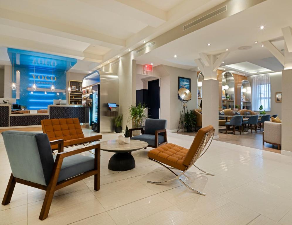 Зона вітальні в voco Fiorello - LaGuardia East, an IHG Hotel