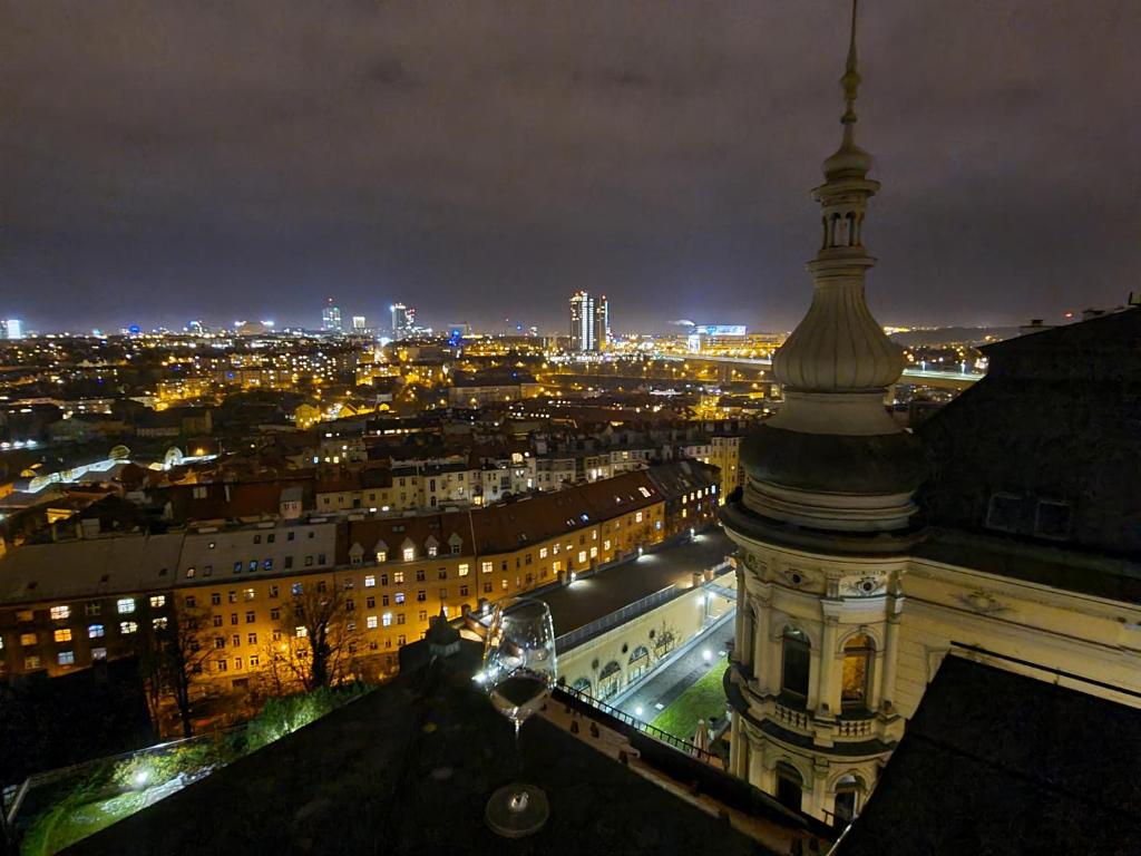 Almennt útsýni yfir borgina Prag eða útsýni yfir borgina eins og það er í íbúðinni