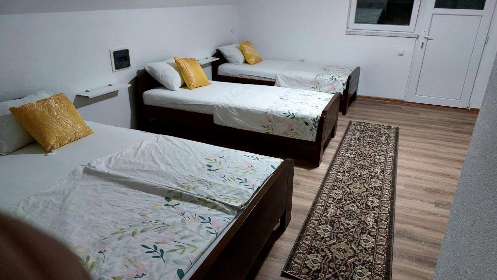 A bed or beds in a room at Amar Apartmani,,